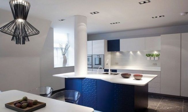 Cocina en blanco y azul
