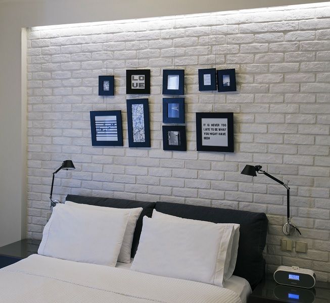 Pared de ladrillos pintada en blanco