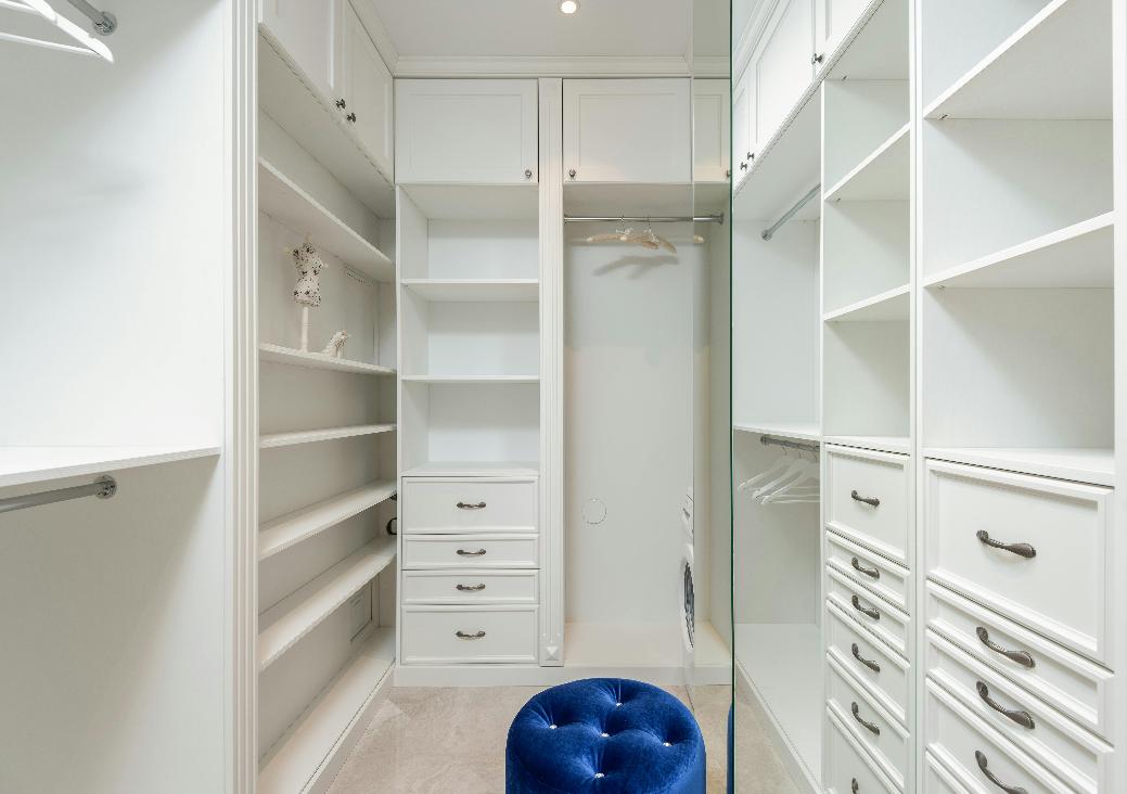 Organización vestidor pequeño