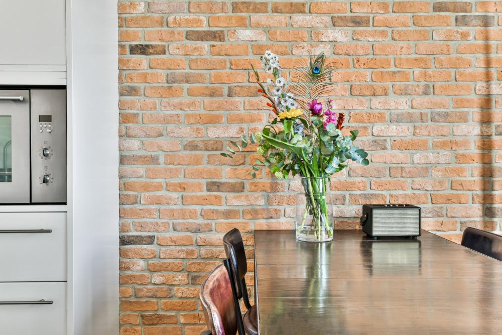 Pared de ladrillo en la cocina