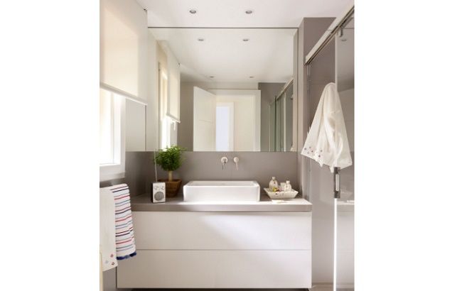 Baño pequeño con espejo