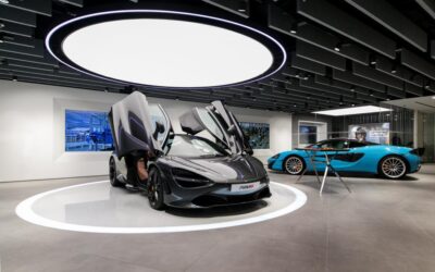 Treballs a la tenda McLaren de Barcelona