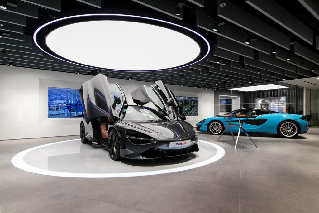 Proyecto-reforma-tienda-mclaren-barcelona-006-653×436-1